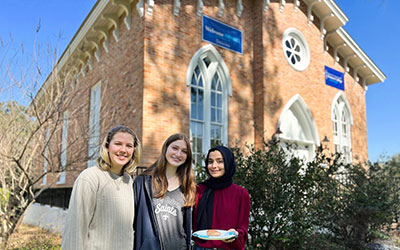 Students infront of honors building