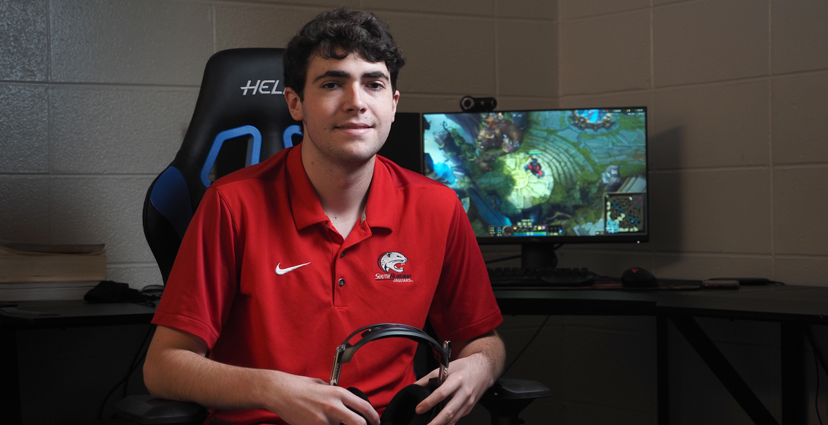 At Thompson High School, Carter Mandy was on a state championship esports team. He's joined South's team and is majoring in radiologic sciences. data-lightbox='featured'